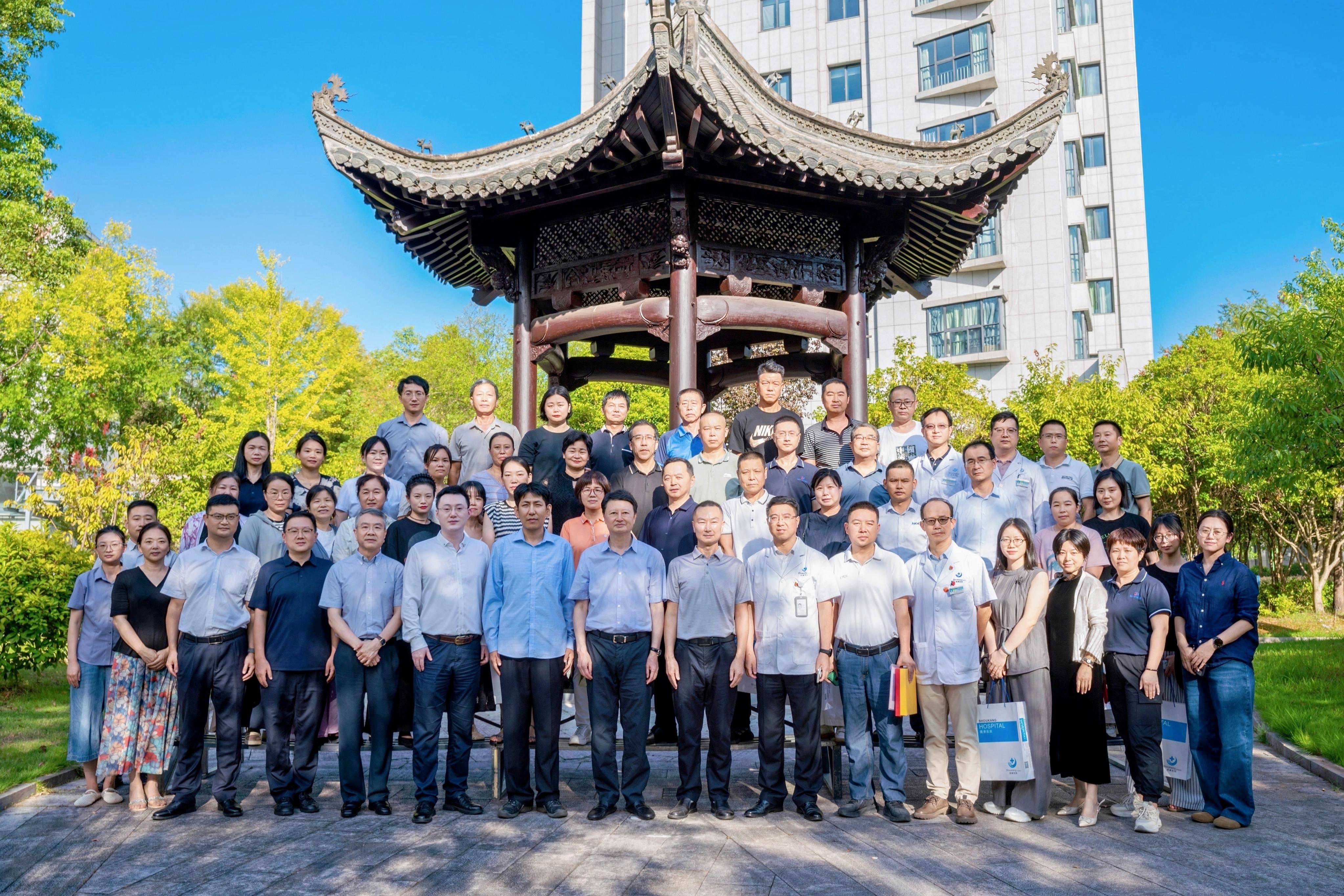 39 家企业携手共筑职工健康保障网 ——我院首届 “医企联盟” 签约仪式圆满举行
