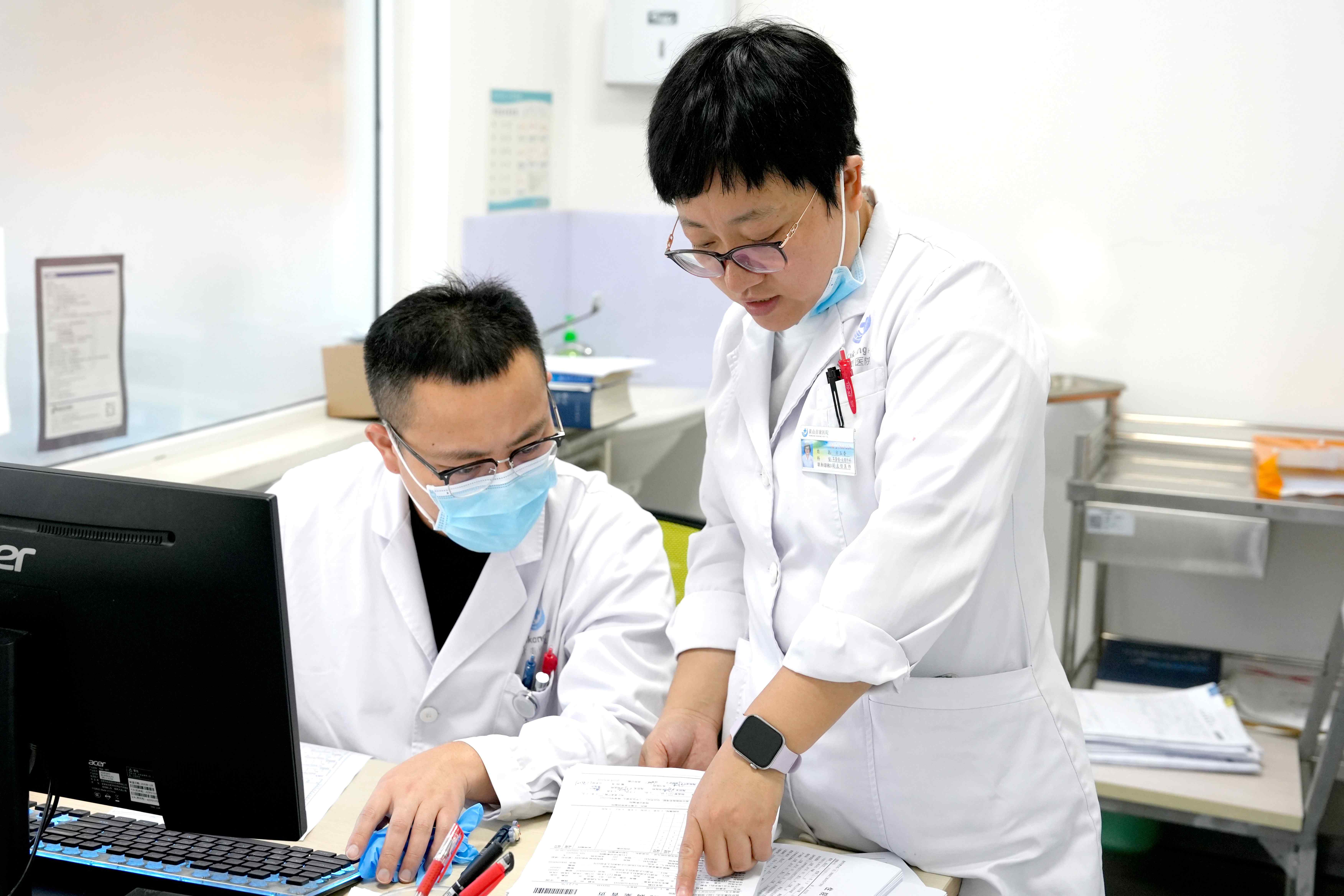 今年是他们获得了“首康好医生”和“首康新锐医生”荣誉称号